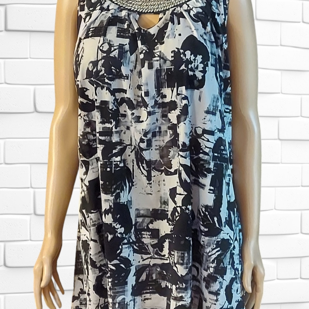 Avenue Brand Discontinued Black and White Tank Top.👄👍🏾